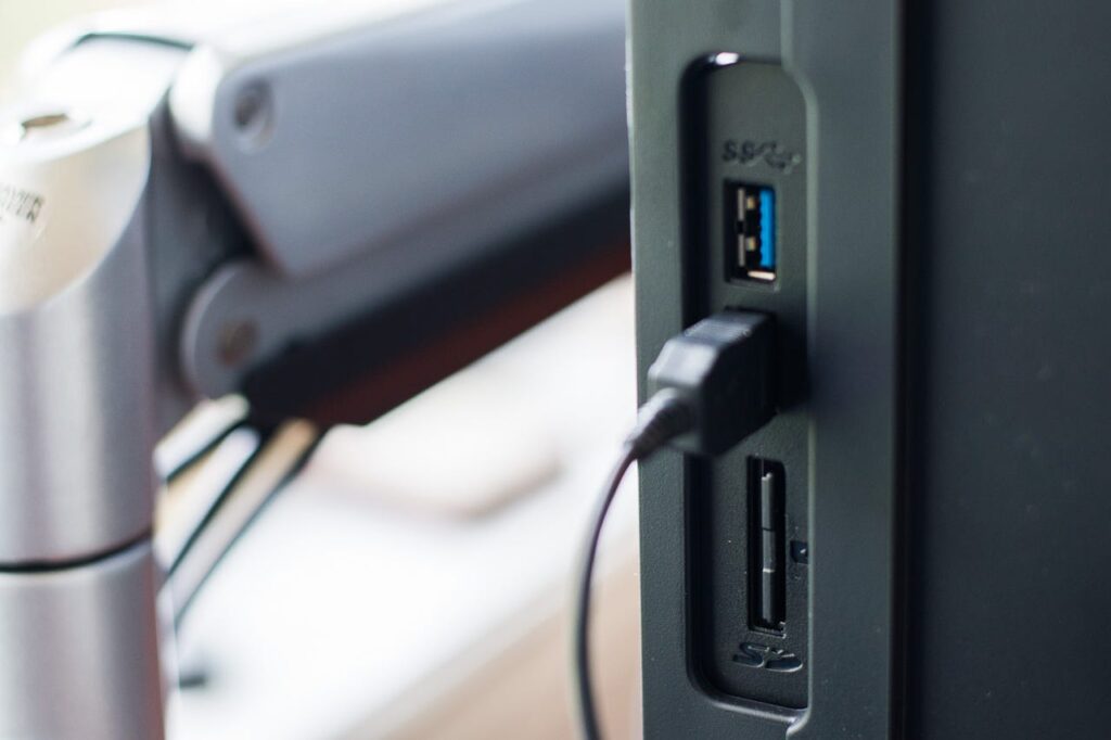 BenQ PD3205U 32-inch monitor ports and ergonomic adjustments for creative professionals